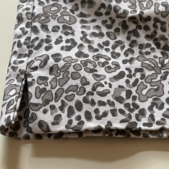 Swing control Golf Skort Leopard Print - Picture 2 of 7